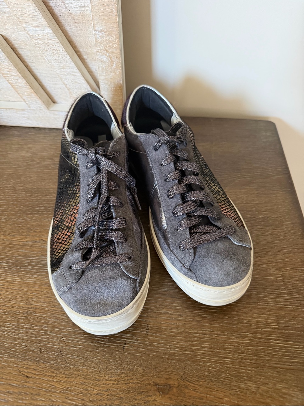 P448 woman’s John sneaker Silver Gray & plum Size-39-8.5-9 - Picture 5 of 6